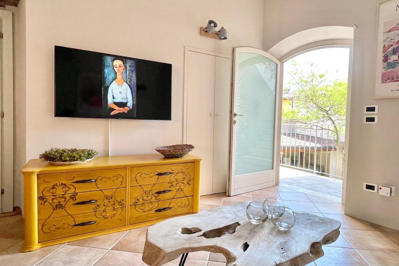 Borgo Dei Sogni Apartment San Felice del Benaco Luaran gambar