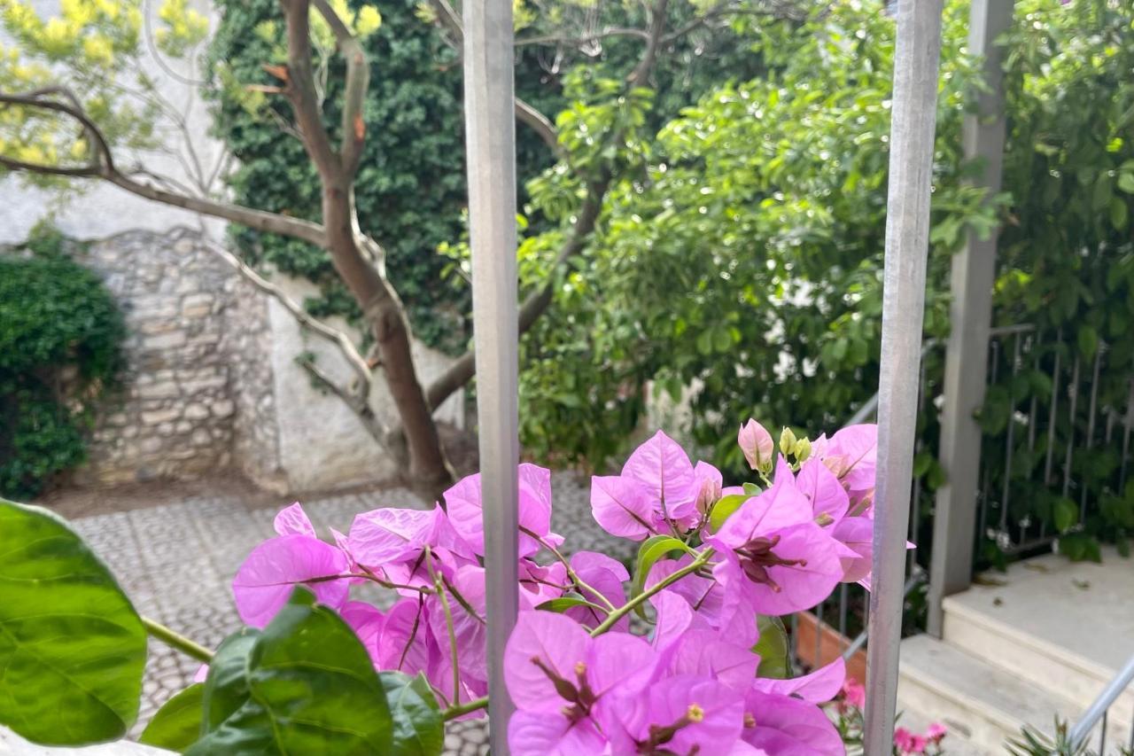 Borgo Dei Sogni Apartment San Felice del Benaco Luaran gambar
