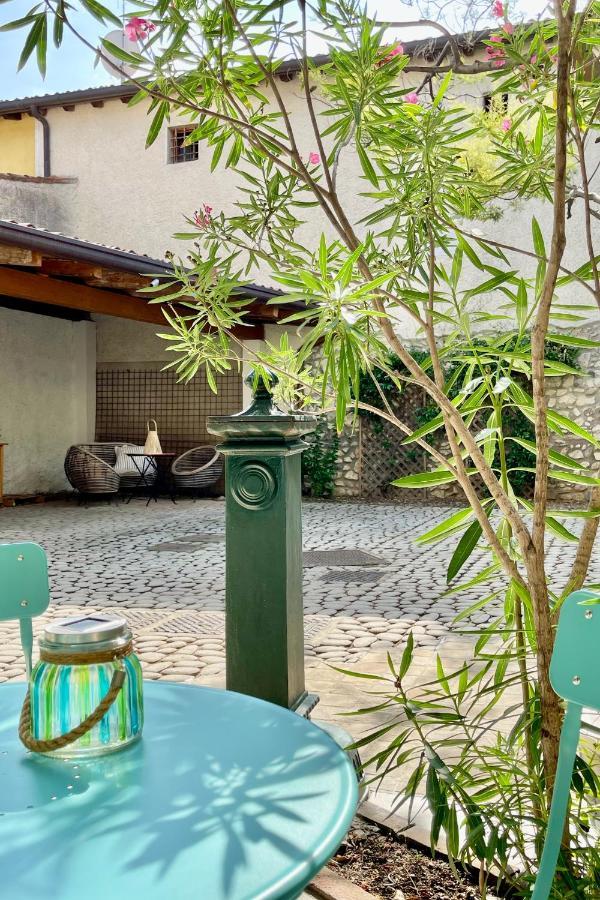 Borgo Dei Sogni Apartment San Felice del Benaco Luaran gambar